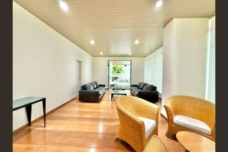 Apartamento à venda com 214m², 3 quartos e 3 vagas