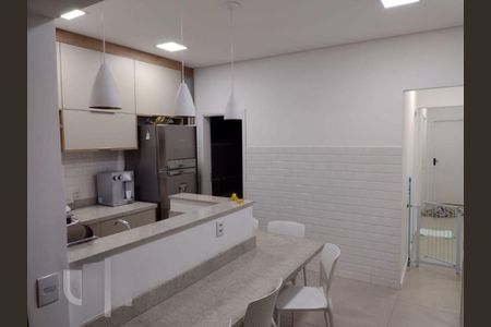 Casa à venda com 3 quartos, 97m² em Vila Anastácio, São Paulo