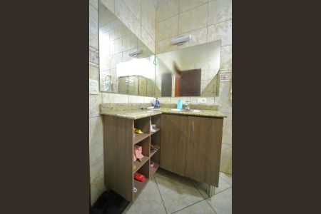 Casa à venda com 125m², 2 quartos e 2 vagasBanheiro 