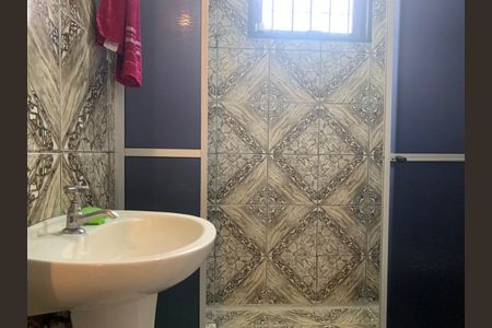 Casa para alugar com 60m², 2 quartos e 1 vaga Casa para alugar com 60m², 2 quartos e 1 vagaBanheiro