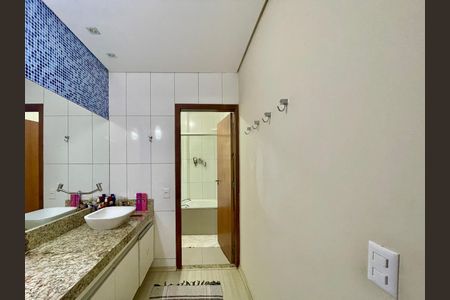 Apartamento à venda com 137m², 4 quartos e 1 vaga