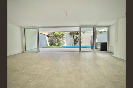 Casa de Condomínio à venda com 4 quartos, 307m² em Santo Amaro, São Paulo