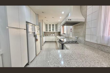Apartamento à venda com 330m², 3 quartos e 4 vagas