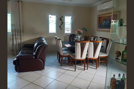 Sala de casa à venda com 3 quartos, 170m² em Horto Florestal, São Paulo