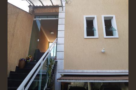 Casa à venda com 170m², 3 quartos e 4 vagas Casa à venda com 170m², 3 quartos e 4 vagasFachada