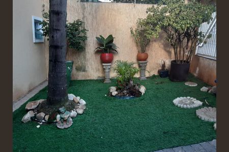 Casa à venda com 170m², 3 quartos e 4 vagas Casa à venda com 170m², 3 quartos e 4 vagasÁrea Externa