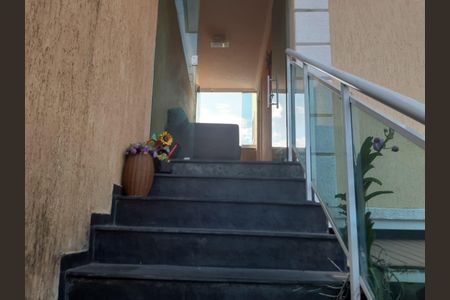 Casa à venda com 170m², 3 quartos e 4 vagas Casa à venda com 170m², 3 quartos e 4 vagasEscada