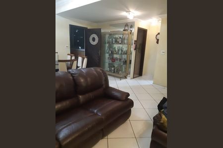 Casa à venda com 170m², 3 quartos e 4 vagas Casa à venda com 170m², 3 quartos e 4 vagasSala