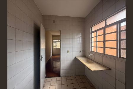 Cozinha de apartamento para alugar com 2 quartos, 55m² em Itapoã, Belo Horizonte