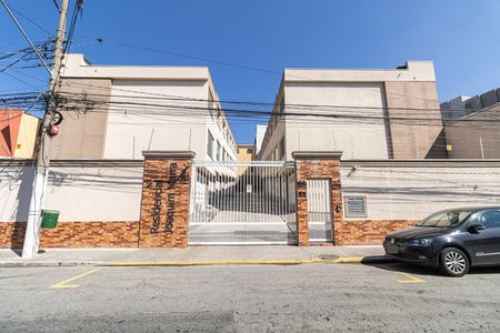 Fachada de casa de condomínio à venda com 2 quartos, 115m² em Jd. Talarico, São Paulo