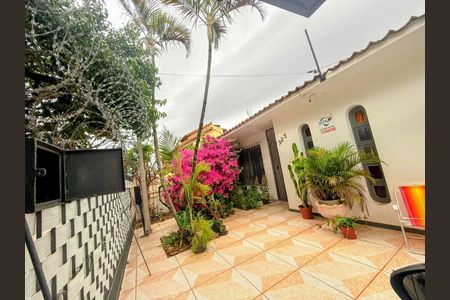Casa para alugar com 210m², 3 quartos e 3 vagas