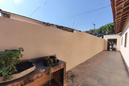Corredor - Quintal de casa à venda com 2 quartos, 250m² em Jardim Petropolis, Campinas
