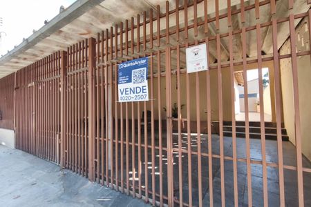 Casa à venda com 250m², 2 quartos e 1 vaga Casa à venda com 250m², 2 quartos e 1 vagaPLACA INSTALADA NA FACHADA