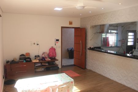 Casa para alugar com 300m², 4 quartos e 4 vagasSala