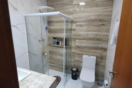 Casa à venda com 300m², 4 quartos e 4 vagas Casa à venda com 300m², 4 quartos e 4 vagasBanheiro da Suíte 1