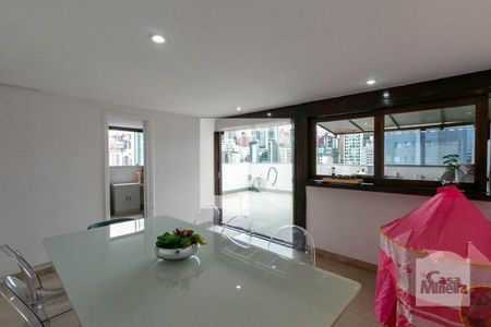 Apartamento para alugar com 180m², 3 quartos e 2 vagas