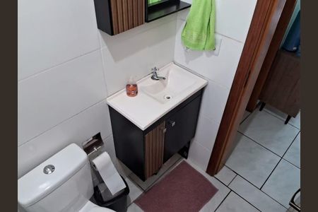 Banheiro de apartamento para alugar com 1 quarto, 42m² em Restinga, Porto Alegre