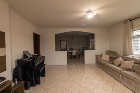 Casa à venda com 720m², 3 quartos e 2 vagas Casa à venda com 720m², 3 quartos e 2 vagasSala