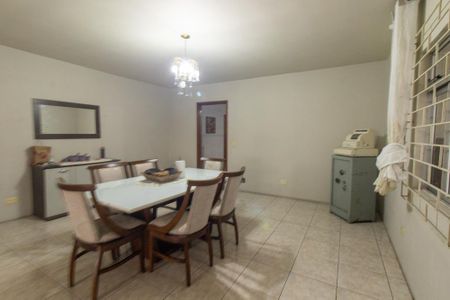Casa à venda com 720m², 3 quartos e 2 vagas Casa à venda com 720m², 3 quartos e 2 vagasSala de Jantar