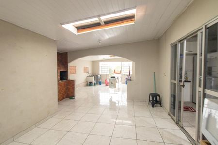 Casa à venda com 720m², 3 quartos e 2 vagas Casa à venda com 720m², 3 quartos e 2 vagasÁrea de Serviço