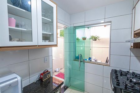 Cozinha de casa de condomínio à venda com 2 quartos, 115m² em Jardim Guanabara, Belo Horizonte