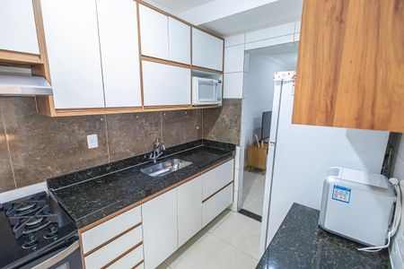 Cozinha de casa de condomínio à venda com 2 quartos, 115m² em Jardim Guanabara, Belo Horizonte