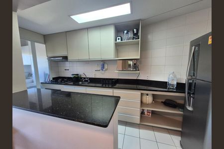 Cozinha de apartamento para alugar com 2 quartos, 65m² em Jardim Leonor, São Paulo
