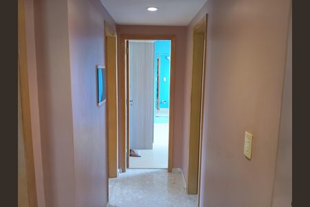 Corredor  de apartamento para alugar com 3 quartos, 95m² em Barra da Tijuca, Rio de Janeiro