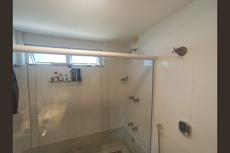 Banheiro social de apartamento para alugar com 3 quartos, 95m² em Barra da Tijuca, Rio de Janeiro