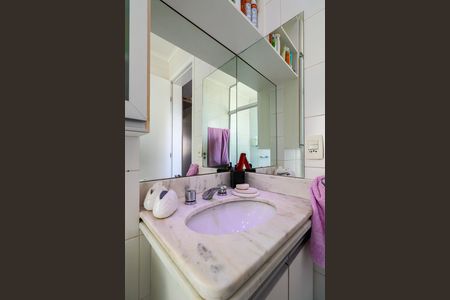 Apartamento à venda com 128m², 3 quartos e 4 vagas Apartamento à venda com 128m², 3 quartos e 4 vagasBanheiro da Suíte 2