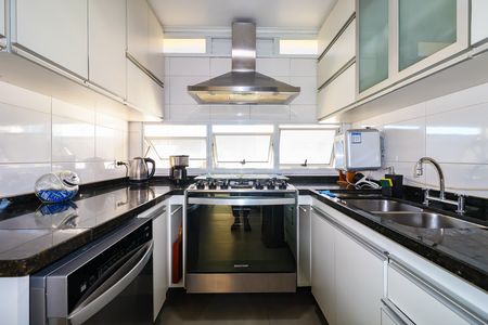 Apartamento à venda com 128m², 3 quartos e 4 vagas Apartamento à venda com 128m², 3 quartos e 4 vagasCozinha