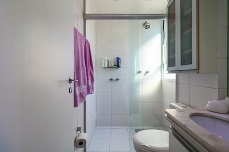 Apartamento à venda com 128m², 3 quartos e 4 vagas Apartamento à venda com 128m², 3 quartos e 4 vagasBanheiro da Suíte 2