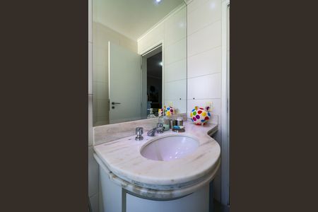 Apartamento à venda com 128m², 3 quartos e 4 vagas Apartamento à venda com 128m², 3 quartos e 4 vagasBanheiro social
