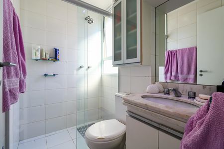 Apartamento à venda com 128m², 3 quartos e 4 vagas Apartamento à venda com 128m², 3 quartos e 4 vagasBanheiro da Suíte 2