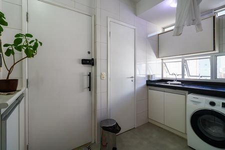 Apartamento à venda com 128m², 3 quartos e 4 vagas Apartamento à venda com 128m², 3 quartos e 4 vagasÁrea de serviço
