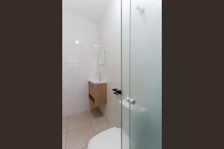 Banheiro de casa de condomínio para alugar com 2 quartos, 57m² em Vila Aurora (zona Norte), São Paulo