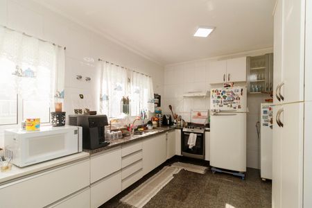 Casa à venda com 311m², 4 quartos e 4 vagas