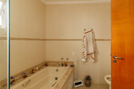 Casa à venda com 311m², 4 quartos e 4 vagas