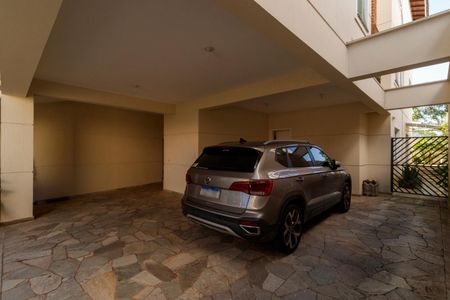 Casa à venda com 311m², 4 quartos e 4 vagas