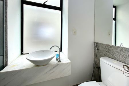 Banheiro de apartamento à venda com 1 quarto, 94m² em Serra, Belo Horizonte