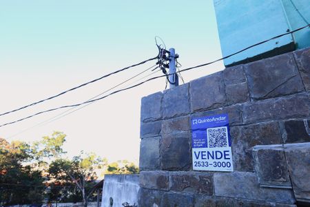 Fachada com Plaquinha de casa à venda com 3 quartos, 228m² em São Cristóvão, Belo Horizonte