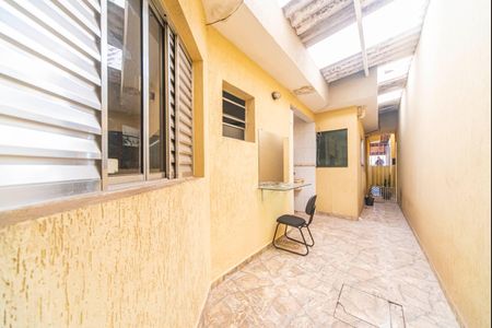 Quintal e Corredor de casa à venda com 2 quartos, 125m² em Vila Linda, Santo André