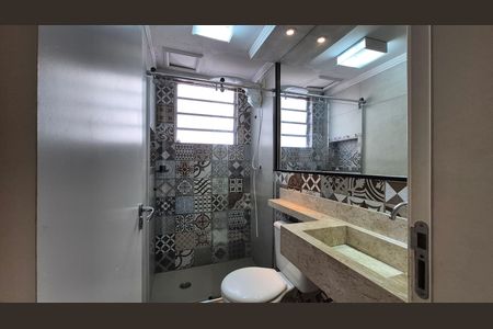 Banheiro de apartamento para alugar com 2 quartos, 49m² em Vila Homero Thon, Santo André