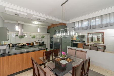 Casa para alugar com 264m², 4 quartos e 4 vagas Casa para alugar com 264m², 4 quartos e 4 vagasSala de Jantar