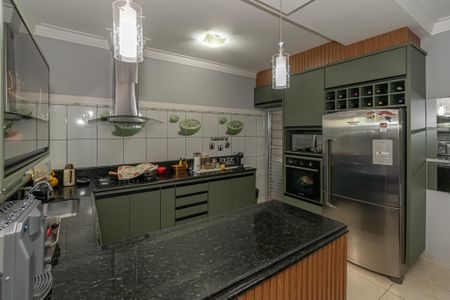 Casa para alugar com 264m², 4 quartos e 4 vagas Casa para alugar com 264m², 4 quartos e 4 vagasCozinha