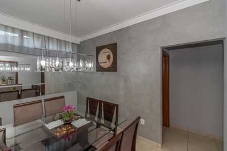 Casa para alugar com 264m², 4 quartos e 4 vagas Casa para alugar com 264m², 4 quartos e 4 vagasSala de Jantar