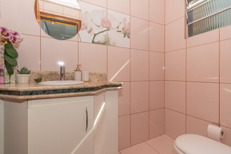 Casa para alugar com 264m², 4 quartos e 4 vagas Casa para alugar com 264m², 4 quartos e 4 vagasLavabo