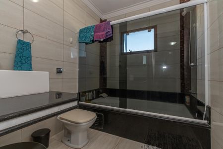 Casa para alugar com 264m², 4 quartos e 4 vagas Casa para alugar com 264m², 4 quartos e 4 vagasBanheiro da Suíte 2