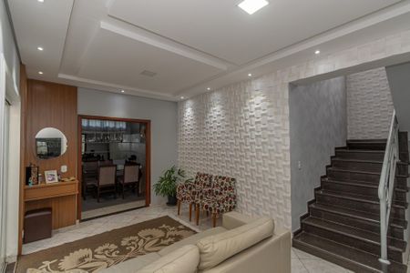 Casa para alugar com 264m², 4 quartos e 4 vagas Casa para alugar com 264m², 4 quartos e 4 vagasSala de Estar