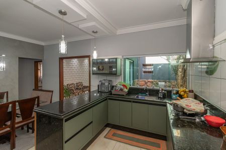 Casa para alugar com 264m², 4 quartos e 4 vagas Casa para alugar com 264m², 4 quartos e 4 vagasCozinha